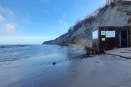 «Балтберегозащита»: Шторм почти полностью смыл пляжи в районе Донского и Янтарного  (фото)