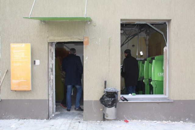 «Без окон, без дверей»: что известно о взрыве отделения Сбербанка в Балтийске
