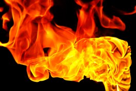 За сутки в Калининградской области сгорели «Фольксваген», мотоцикл и три гаража