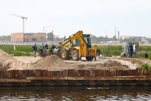 На набережной Карбышева в Калининграде начали проводить работы по берегоукреплению