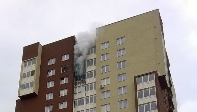 На улице Челнокова в Калининграде произошёл пожар в многоэтажке