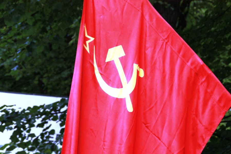 Пограничники не пустили в Литву грузовик из Калининграда с советским гербом на двери 