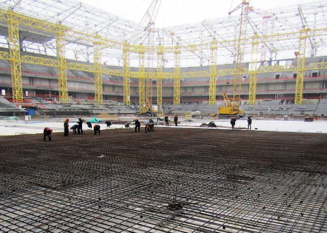 В Калининграде забетонировали основание футбольного поля на стадионе к ЧМ-2018