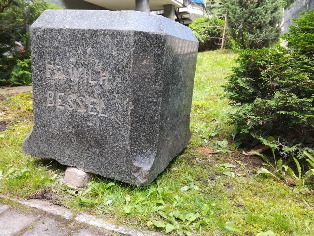 При отсыпке дороги в Гурьевском округе нашли постамент памятника Бесселю