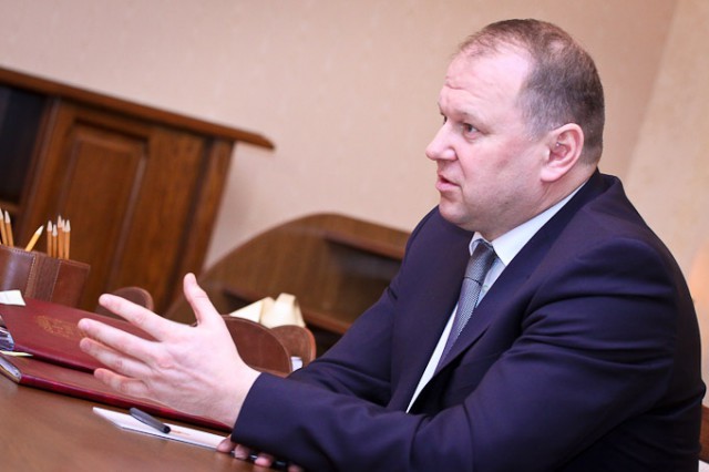 Цуканов заподозрил авиакомпании в сговоре при продаже билетов в Калининград