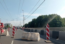На эстакадном мосту в Калининграде перекрыли часть дороги из-за ремонта (фото)