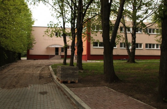 В Калининграде начали разбирать детский сад в Малом переулке
