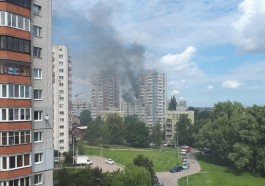 На улице Судостроительной в Калининграде загорелась квартира в многоэтажке