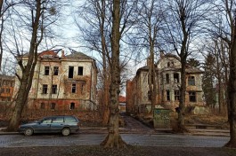 «Довели до руин»: как немецкие виллы на улице Тельмана в Калининграде ждут консервации (фото)