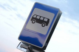 УМВД: У калининградца украли из барсетки смартфон, пока он ждал автобус