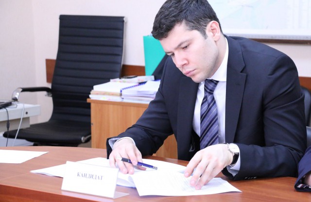 Алиханов подал документы на участие в выборах губернатора Калининградской области