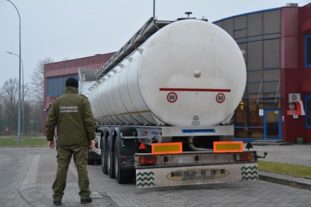 Поляки задержали на границе с Калининградской областью два прицепа для перевозки топлива