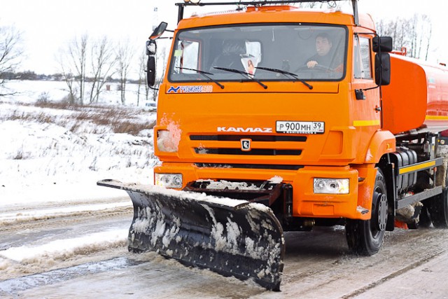 Прокуратура требует очистить от наледи дороги в Светлогорске, Пионерском и Янтарном 