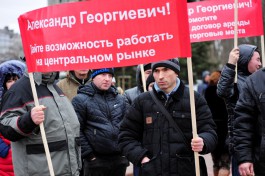 «Право на место»: предприниматели вышли на пикет против руководства Центрального рынка (фото, видео)