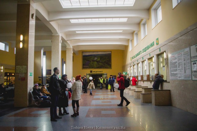 На Южном вокзале в Калининграде установили стенд для зарядки мобильных устройств