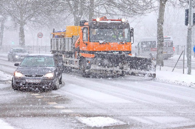 Почему снегоуборочная техника в Калининграде портит машины?