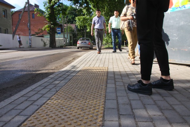 Правительство региона выделит «серьёзные средства» на ремонт тротуаров в Калининграде
