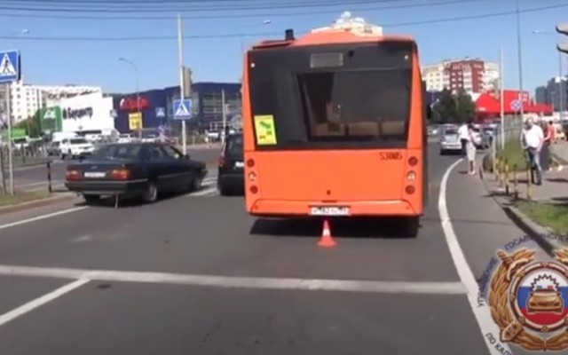 «Ехали на красный»: на Сельме в Калининграде автобус сбил двух детей на самокатах