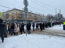 В центре Калининграда проходит несанкционированная акция сторонников Навального (фото, видео)