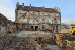 На территории замка Георгенбург в Черняховске обнаружили два неизвестных подвала (фото)