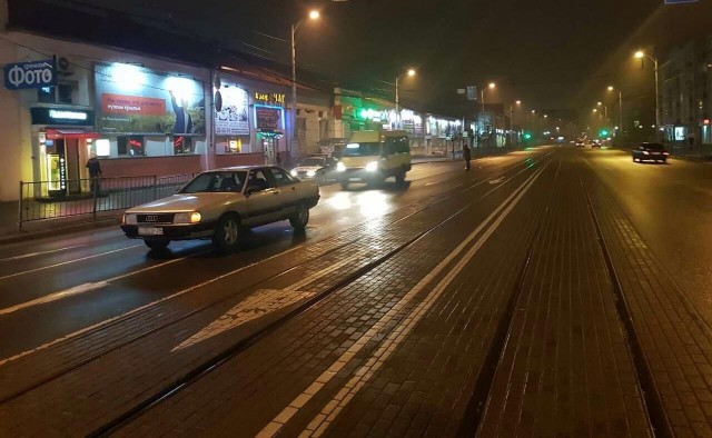 В Калининграде водитель «Ауди» сбил пенсионера, шедшего к трамваю