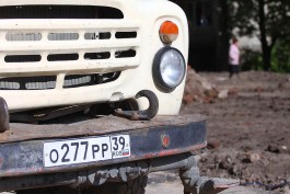 В Калининграде мусорщик украл со станции два разобранных трактора