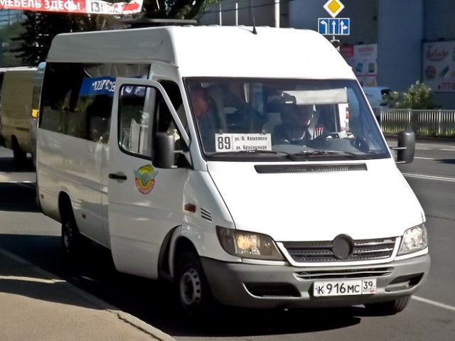 В Калининграде водитель высадил пассажирку, сломавшую ногу в маршрутке