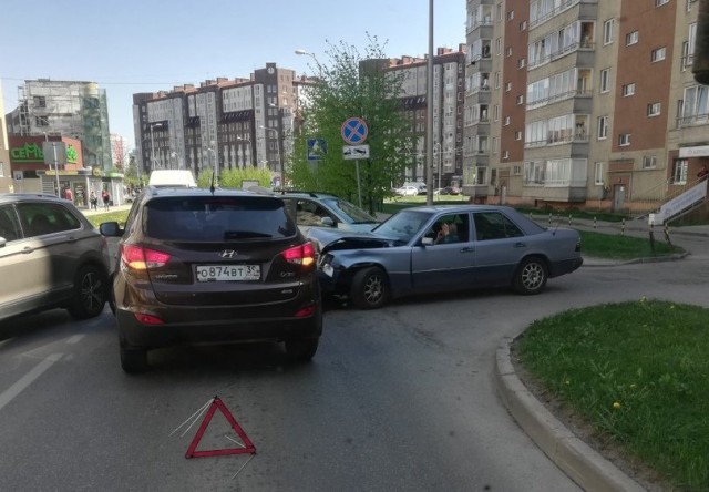 Движение по улице Артиллерийской в Калининграде затруднено из-за серьёзного ДТП