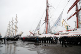 Барки «Седов» и «Крузенштерн» вышли из Калининграда в открытое море после снижения силы ветра