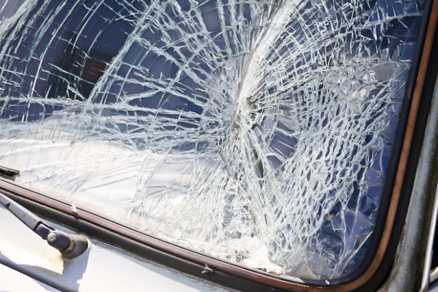 УМВД: Житель области разбил машину соседки из-за места на парковке