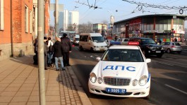 В центре Калининграда маршрутка сбила двух женщин на переходе (фото)