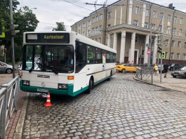 На улице Вагоностроительной в Калининграде автобус сбил пенсионерку на пешеходном переходе