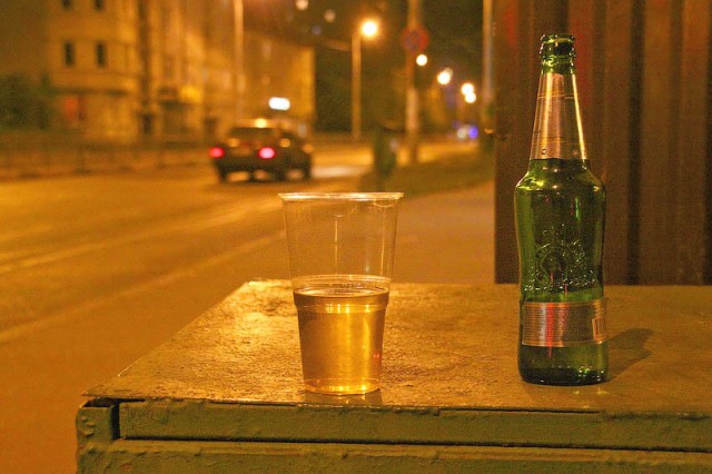 Полицейские в штатском будут следить за ночной продажей алкоголя в Калининграде (видео)