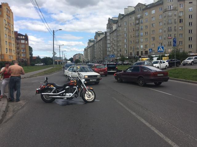 В ДТП на улице Гайдара в Калининграде пострадал 44-летний мотоциклист