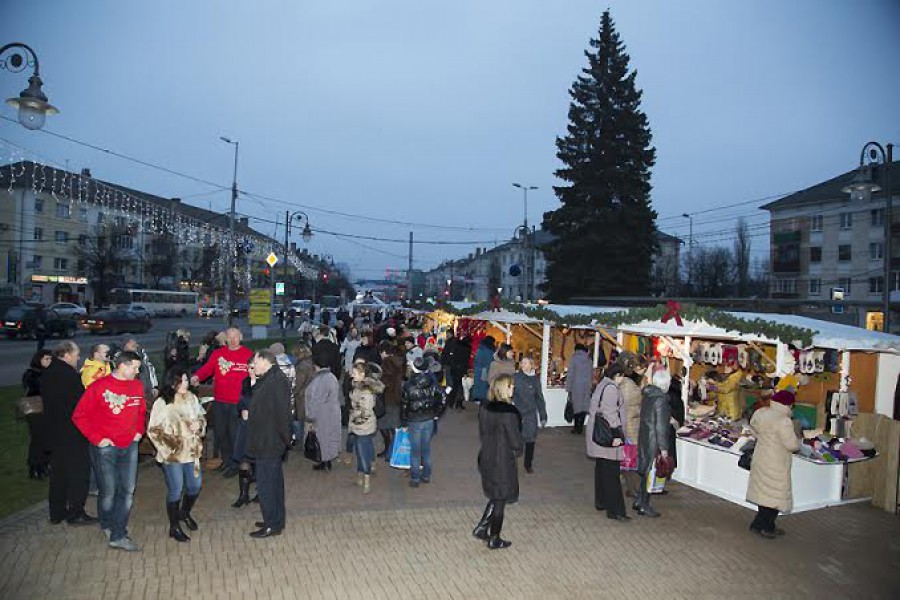 «Под ёлку из Литвы»: в Калининграде началась рождественская ярмарка (фото)