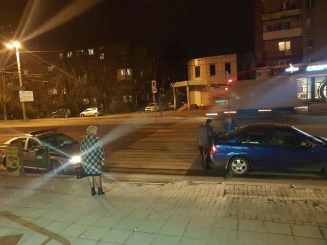 На Московском проспекте в Калининграде «Форд» сбил 31-летнего пешехода-нарушителя  (фото)