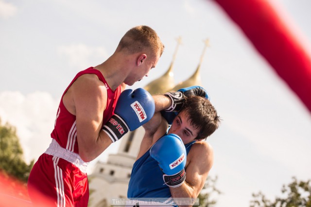 «Хук на площади»: в Калининграде отметили международный день бокса (фото)