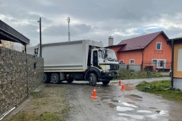 Под Калининградом мусоровоз насмерть задавил рабочего