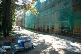 «Уникальные фрамуги и сводчатые арки»: подрядчик восстанавливает исторический фасад здания ШИЛИ в Калининграде