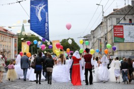 «Клоуны, невесты и пёс-байкер»: в Калининграде отпраздновали День города (фото)