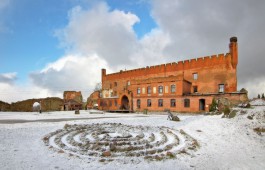 Областные власти планируют выделить РПЦ деньги на сохранение замка Шаакен