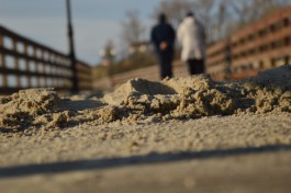 Из-за ошибок проекта новый променад в Янтарном заносит песком (фото)