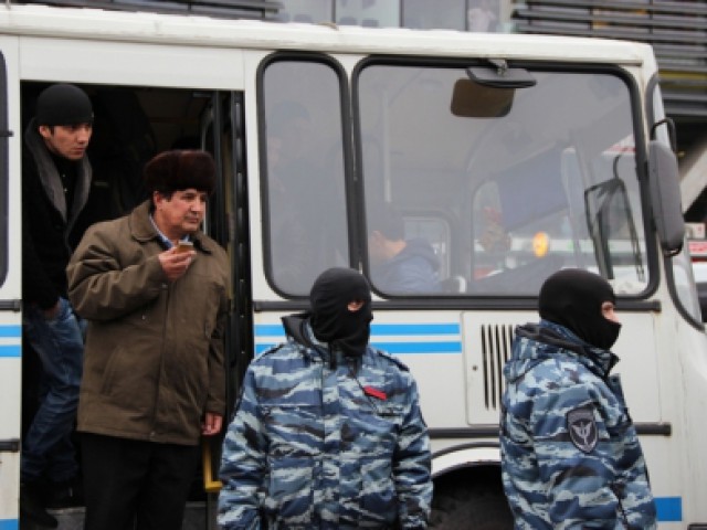 Полицейские задержали на Центральном рынке 16 мигрантов из Средней Азии