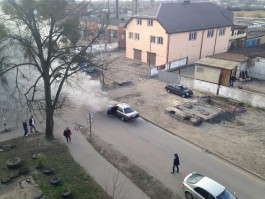 На ул. Тихорецкой в Калининграде загорелась «Ауди» (видео)
