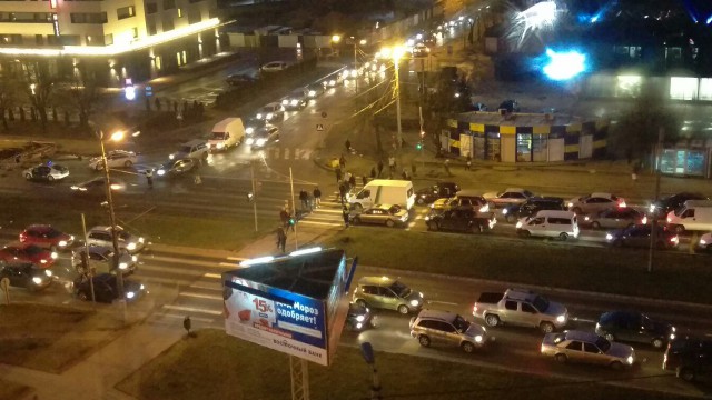 Из-за аварии на водоводе ремонтники частично перекрыли Московский проспект в Калининграде