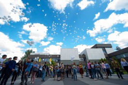 «335 белых шаров»: студенты БФУ провели акцию в память о жертвах Беслана (фото)