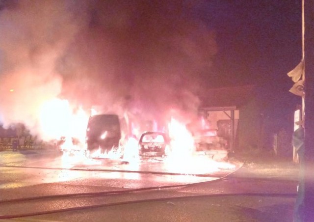Ночью в Янтарном сгорело четыре автомобиля