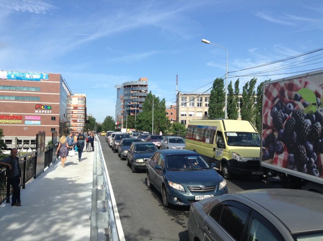 В Калининграде открыли двухстороннее движение по мосту на улице Озерова