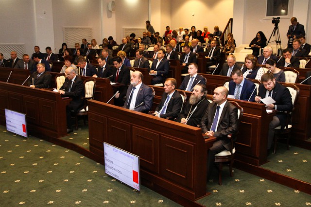 «Увеличить штат»: депутаты Облдумы определились с членами постоянных комитетов