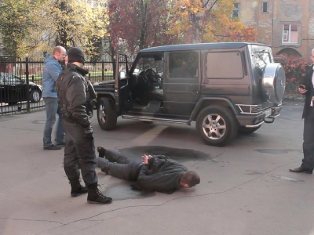 Чиновника администрации Калининграда задержали при получении взятки в 700 тысяч рублей (фото, видео)